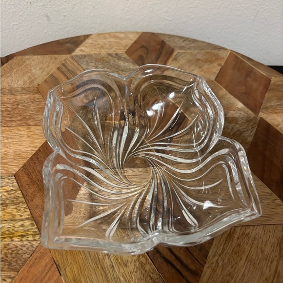 Mikasa Flores Clear Glass Trinket Dish | Swirled Catchall | Jewelry Bowl - Picture 7 of 10